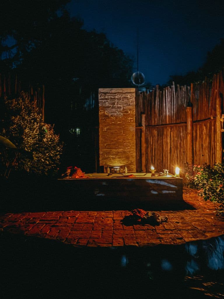 Enjoy an outdoor bath beneath the African stars!