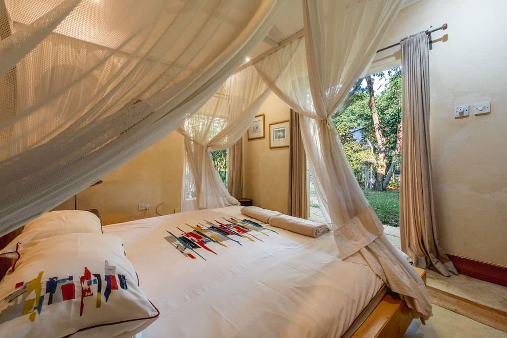 King bedroom opening onto the garden at The Art House