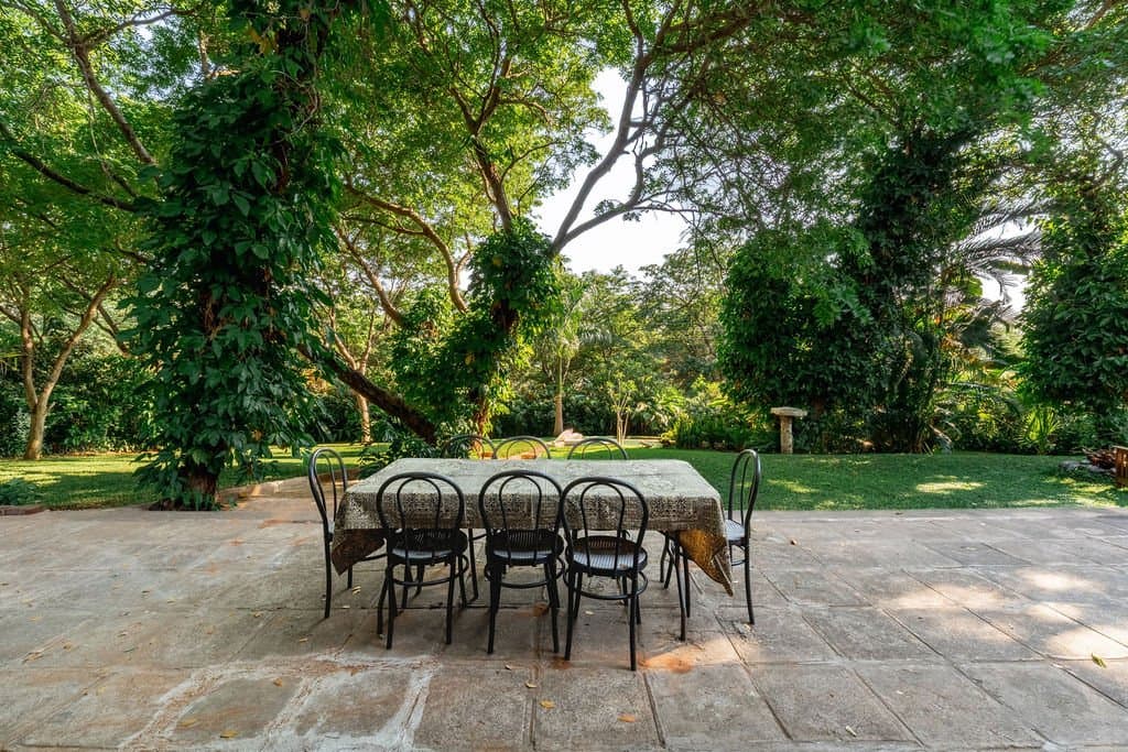 Outdoor dining table on the patio at The Art House